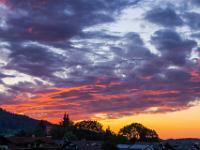 Feuerrote Wolkenunterseite